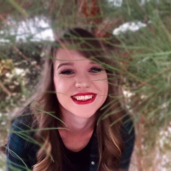 Meet your Posher, Cheyenne - Picture 2 of 3